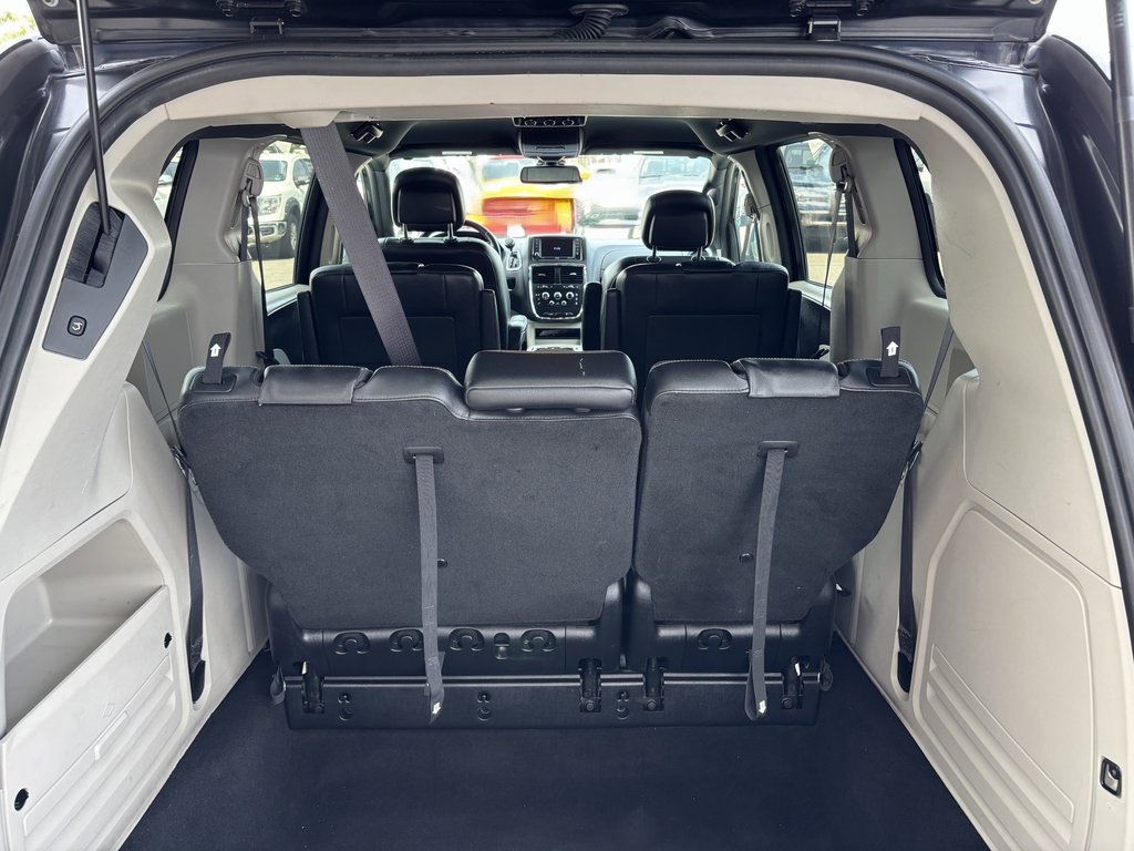 Used 2019 Dodge Grand Caravan SXT image 14