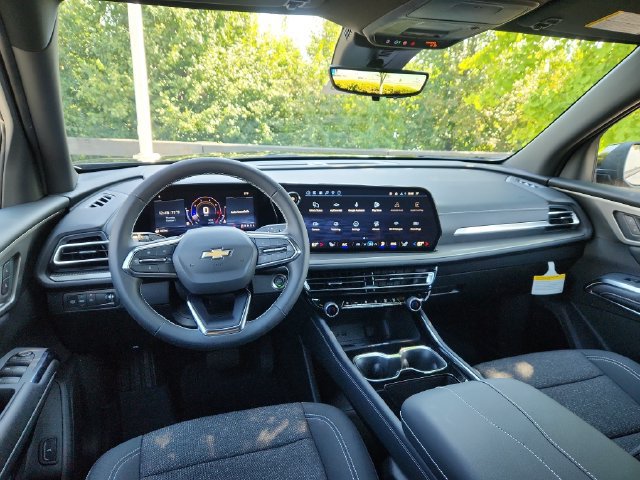 New 2027 Chevrolet Traverse LT w/ Driver Confidence Package FWD image 21