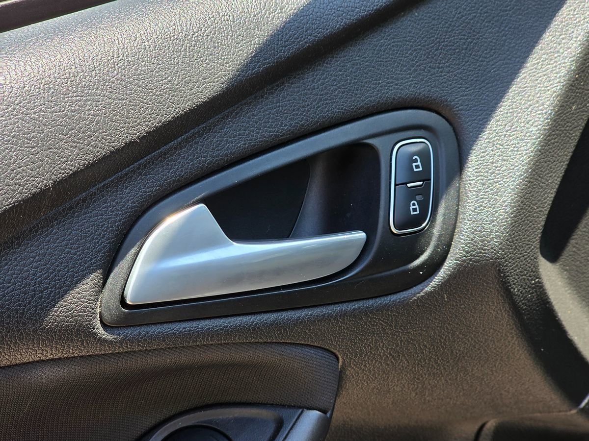 Used 2017 Ford Focus SEL FWD image 28