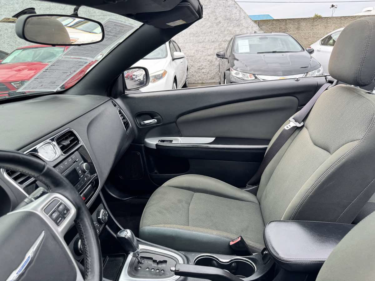 Used 2011 Chrysler 200 Touring FWD image 32