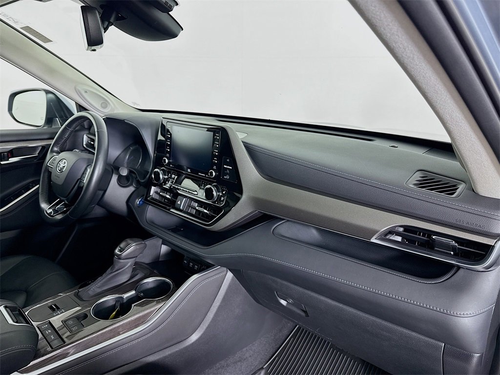Used 2020 Toyota Highlander Limited image 32