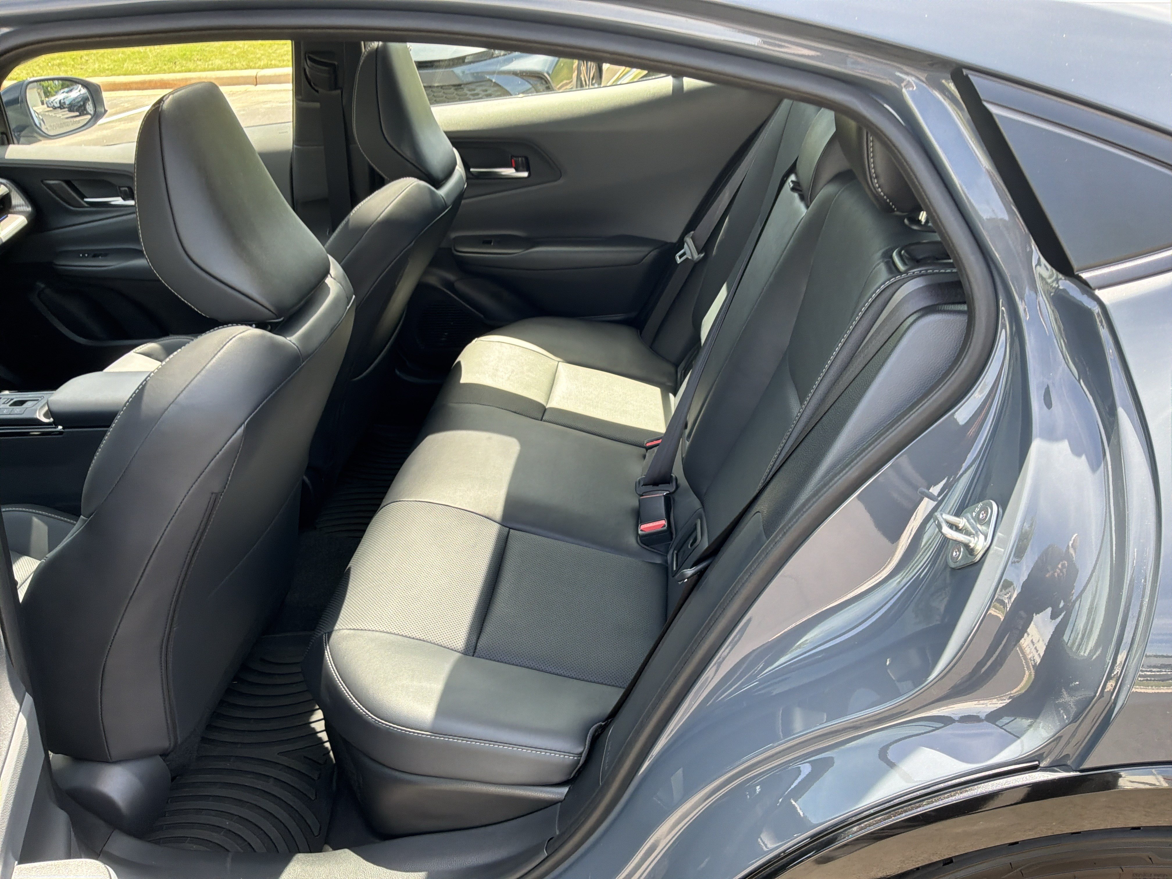Used 2024 Toyota Prius Limited FWD image 31