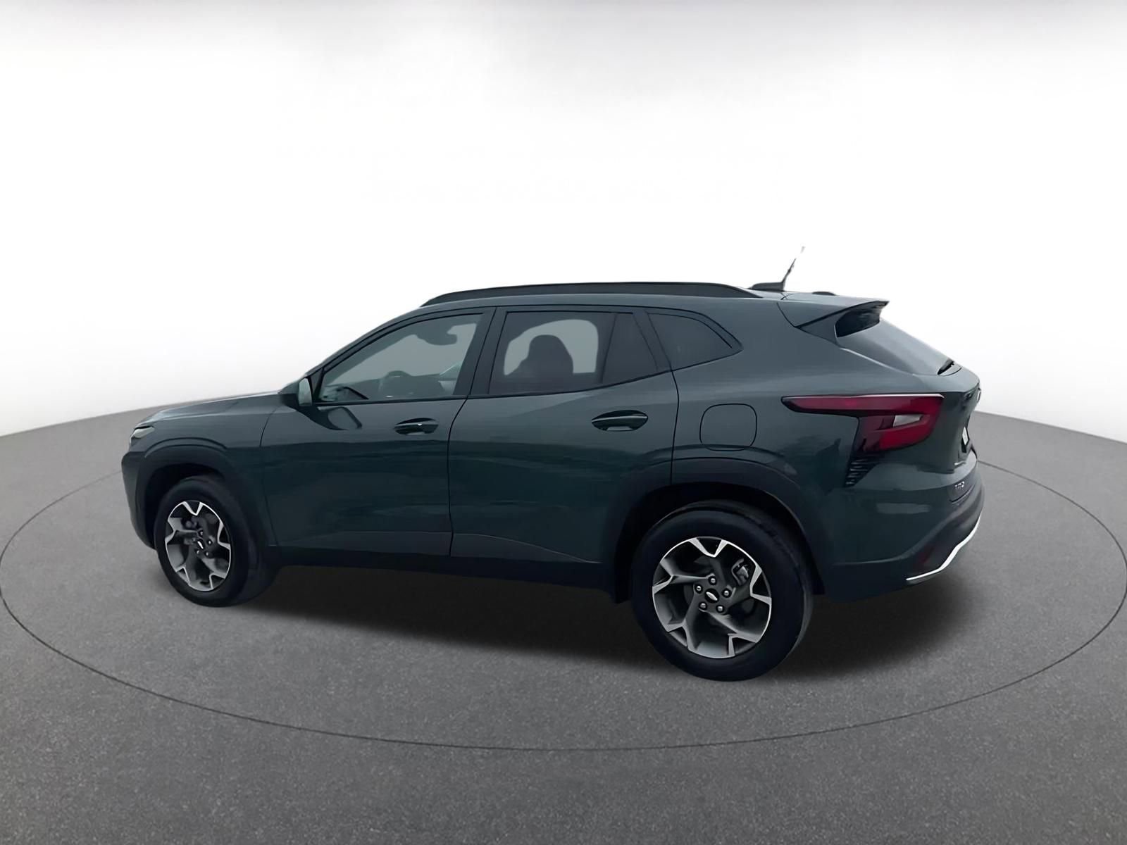 Used 2025 Chevrolet Trax LT w/ LT Convenience Package image 10