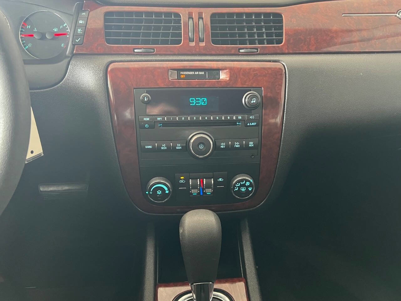 Used 2009 Chevrolet Impala LT FWD image 14