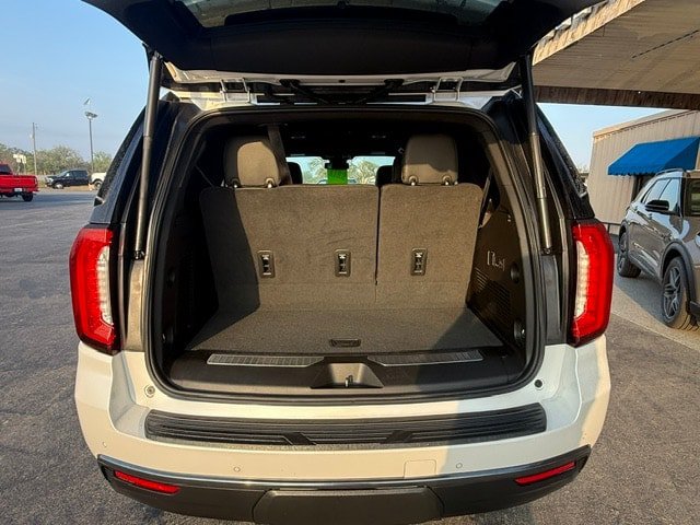 Used 2023 GMC Yukon AT4 AWD/4WD image 7