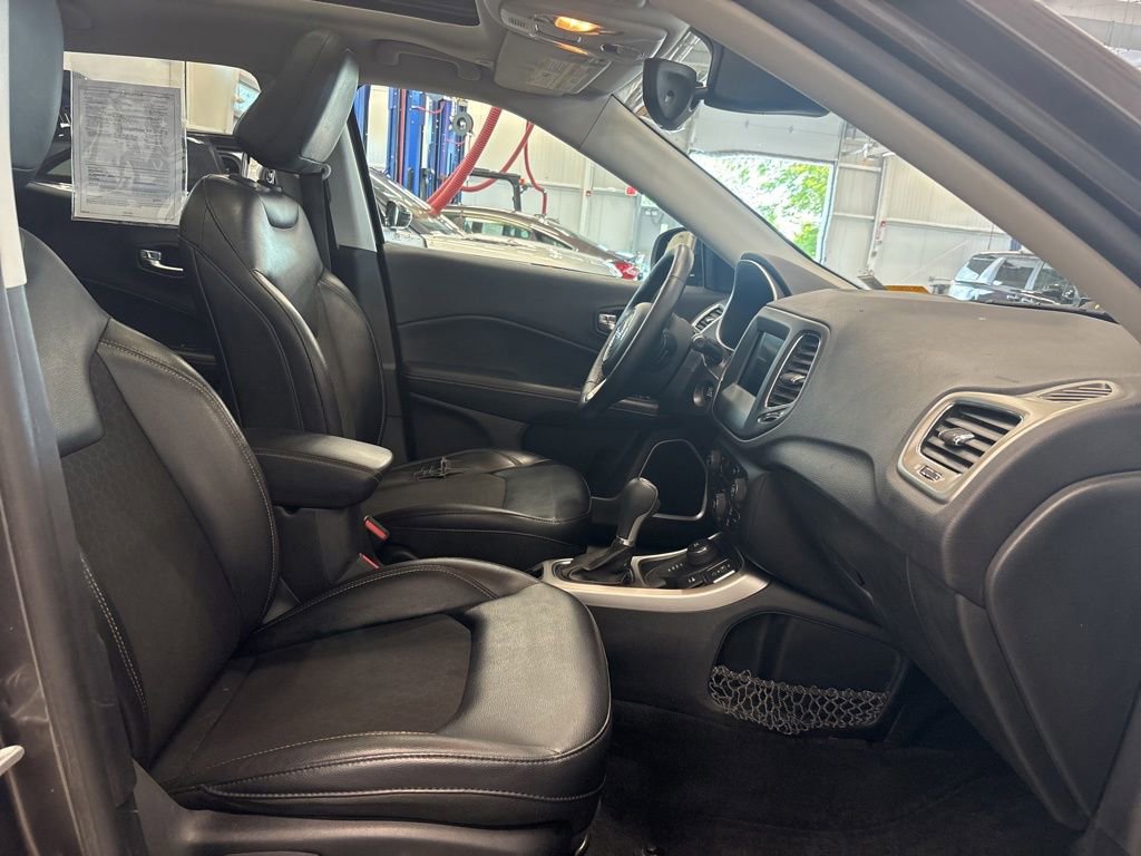 Used 2017 Jeep Compass Latitude w/ Popular Equipment Group AWD/4WD image 6