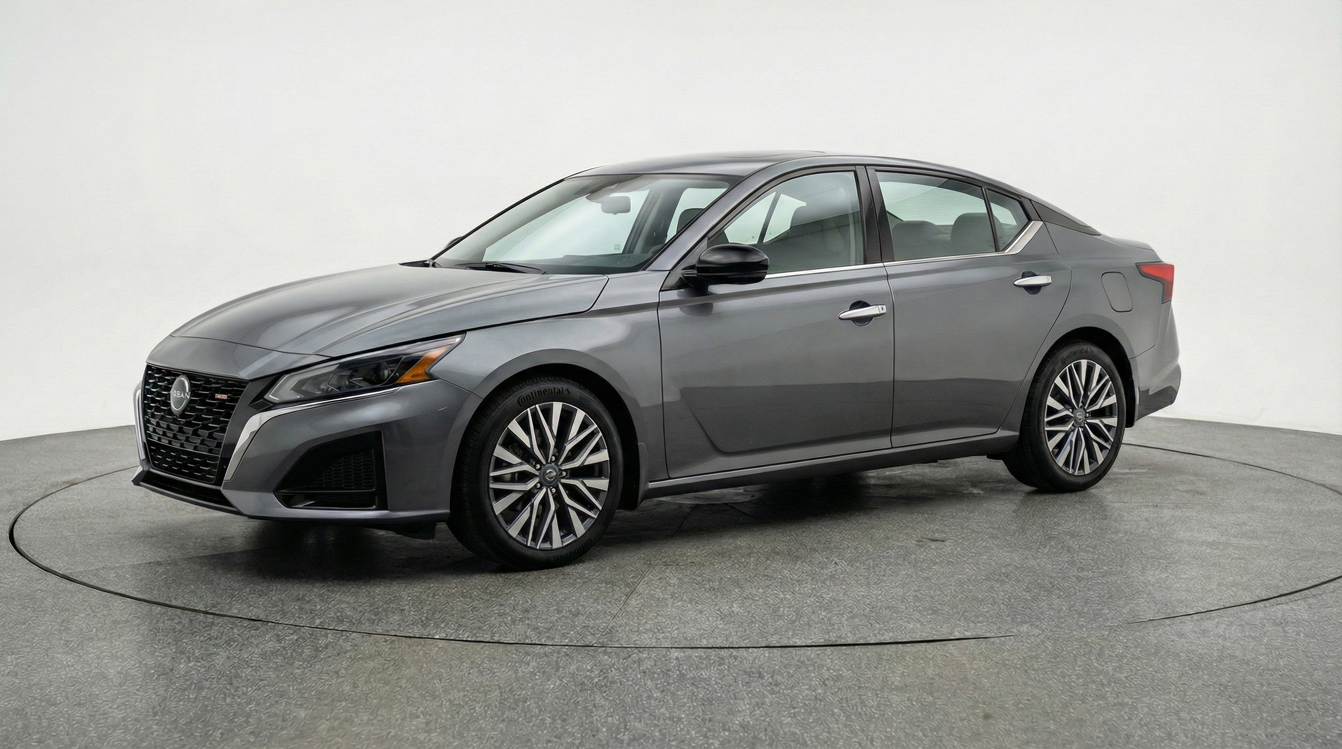 Used 2025 Nissan Altima 2.5 SV image 3