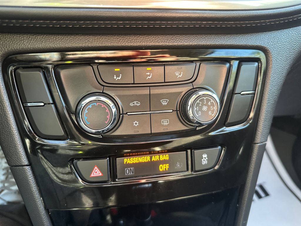 Used 2021 Buick Encore Preferred AWD/4WD image 16