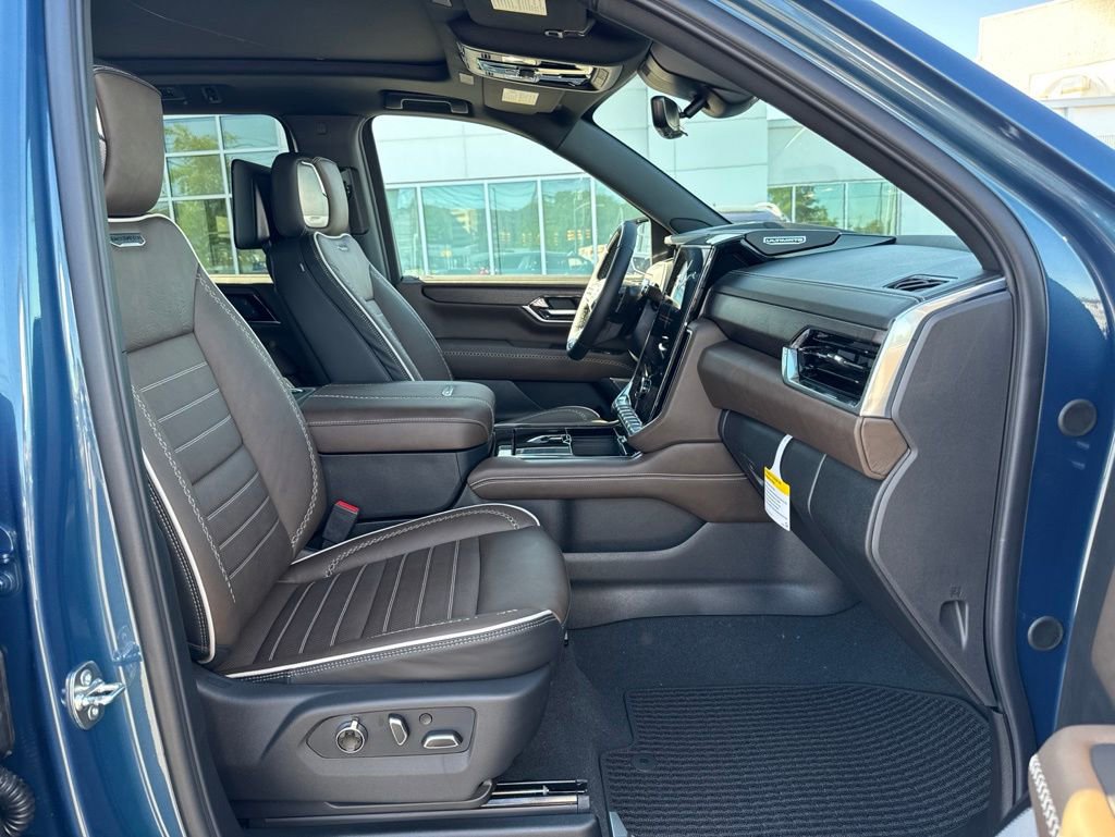 New 2026 GMC Yukon XL Denali Ultimate AWD/4WD image 17