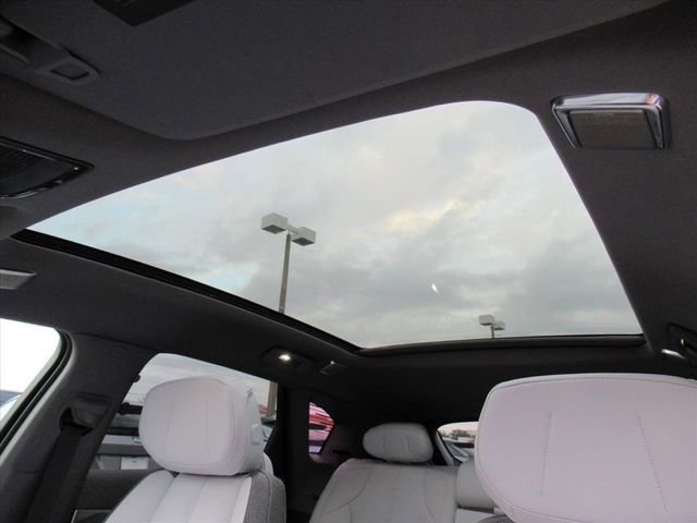 New 2026 Cadillac Optiq Luxury 1 image 24