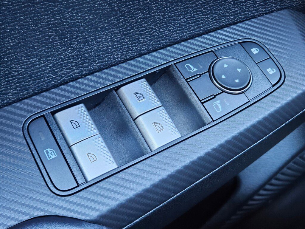 New 2025 Mitsubishi Outlander ES image 17