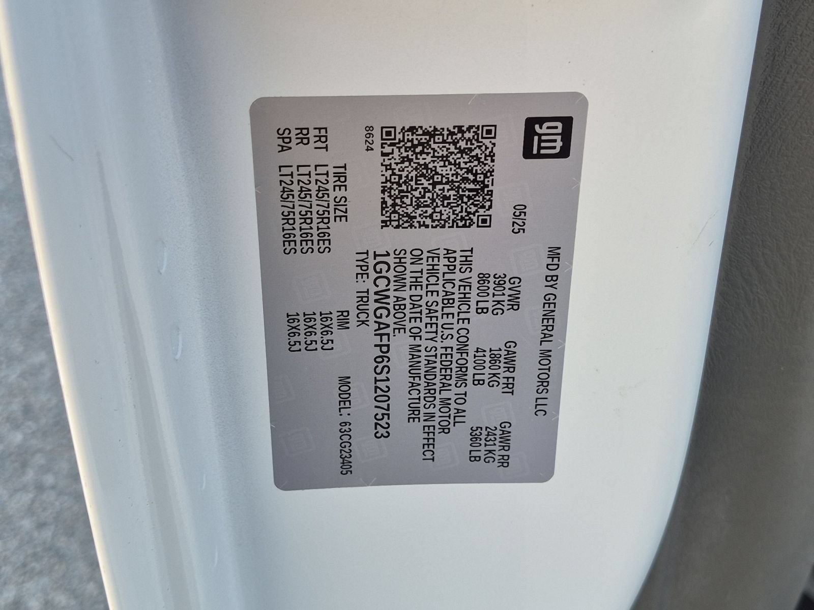 Used 2025 Chevrolet Express 2500 w/ Driver Convenience Package RWD image 30