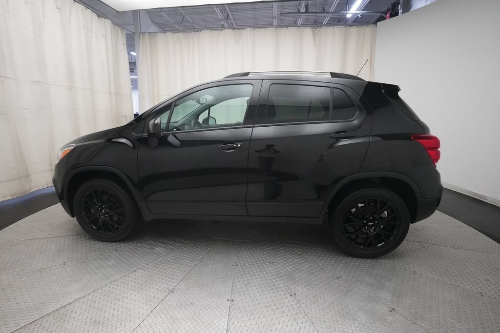 Used 2022 Chevrolet Trax LT w/ Midnight Edition AWD/4WD image 23