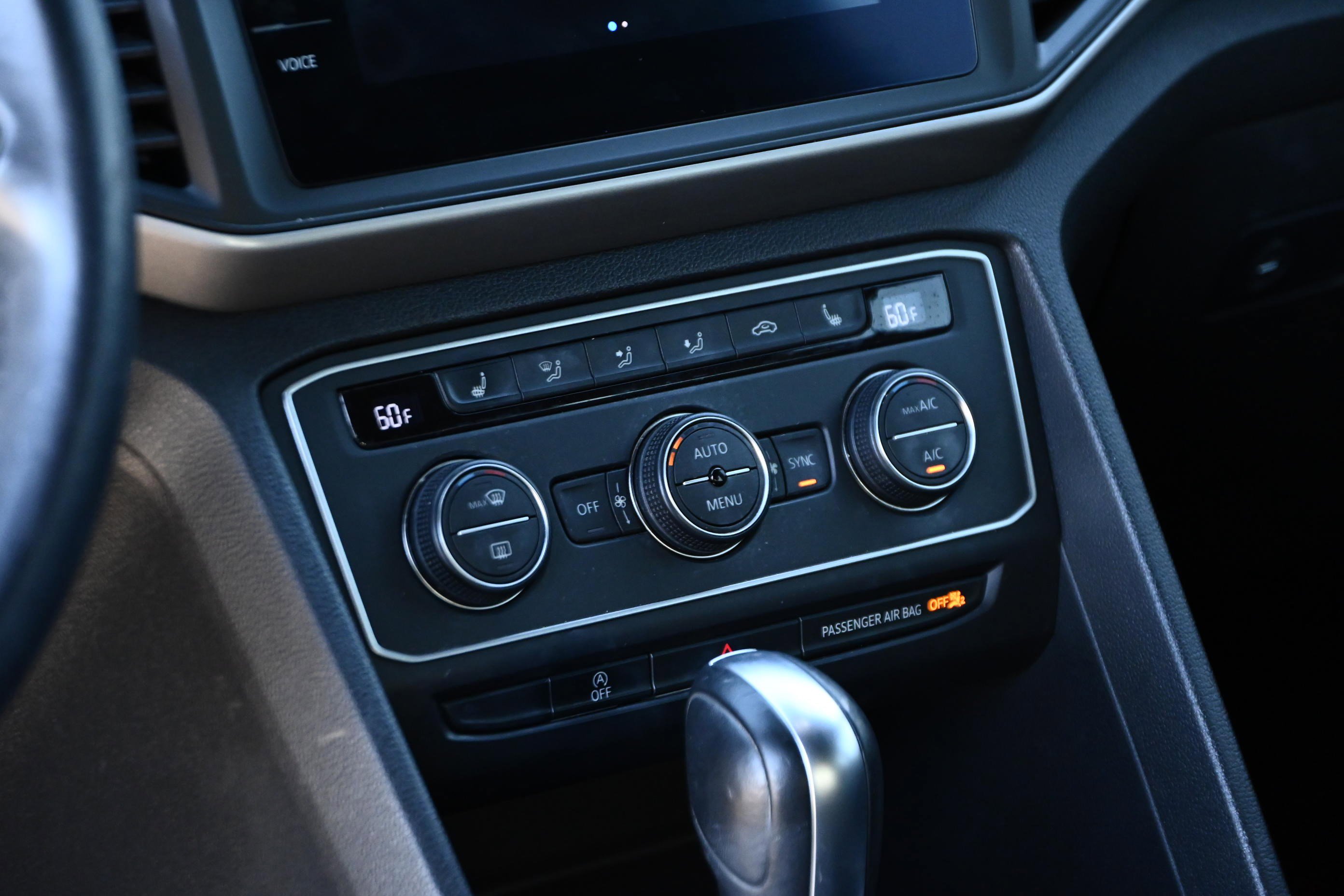 Used 2020 Volkswagen Atlas Cross Sport SE w/ Panoramic Sunroof Package image 16