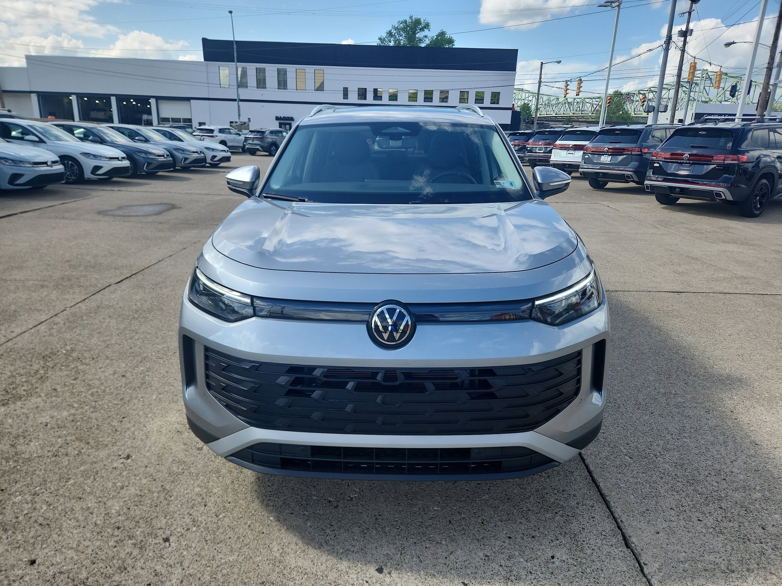 New 2026 Volkswagen Tiguan SE AWD/4WD image 8
