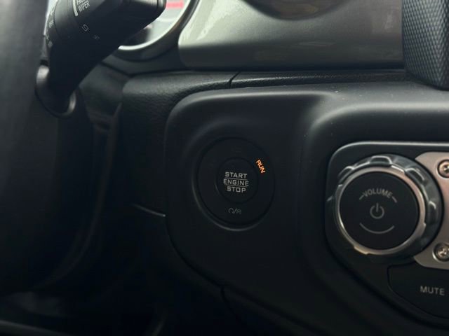 Used 2018 Jeep Wrangler Unlimited Sahara image 31