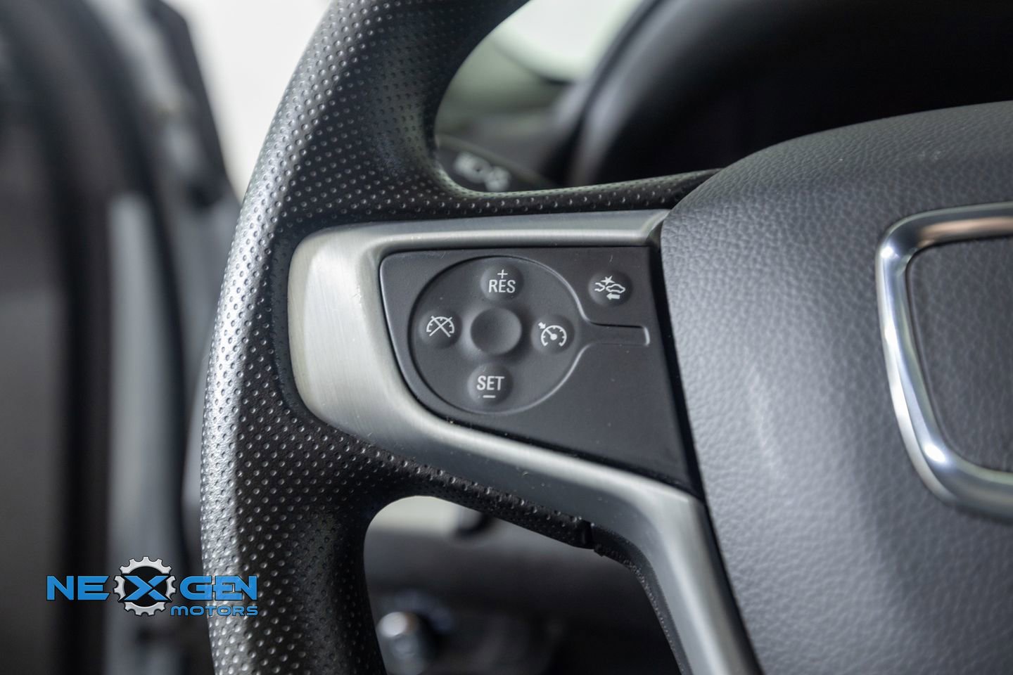 Used 2022 GMC Terrain SLE w/ Driver Convenience Package image 14