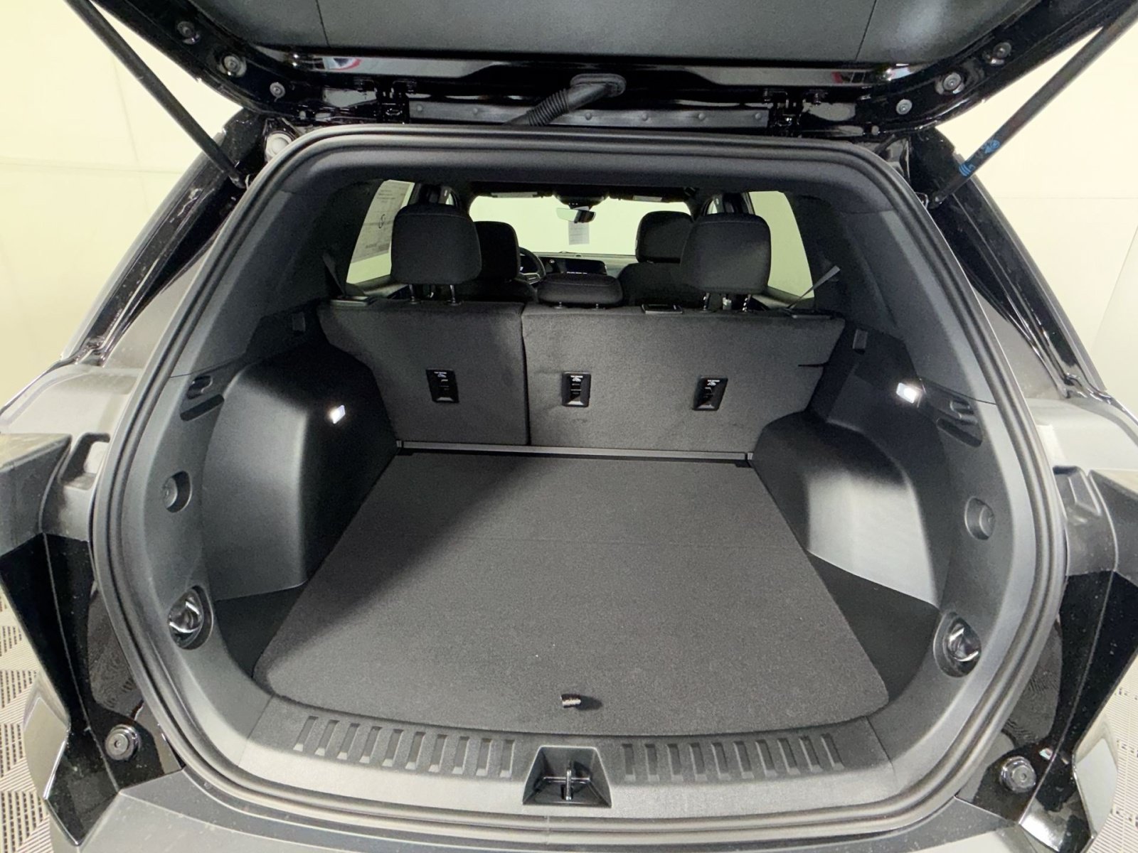 New 2027 Chevrolet Equinox LT w/ Safety and Technology Package FWD image 25