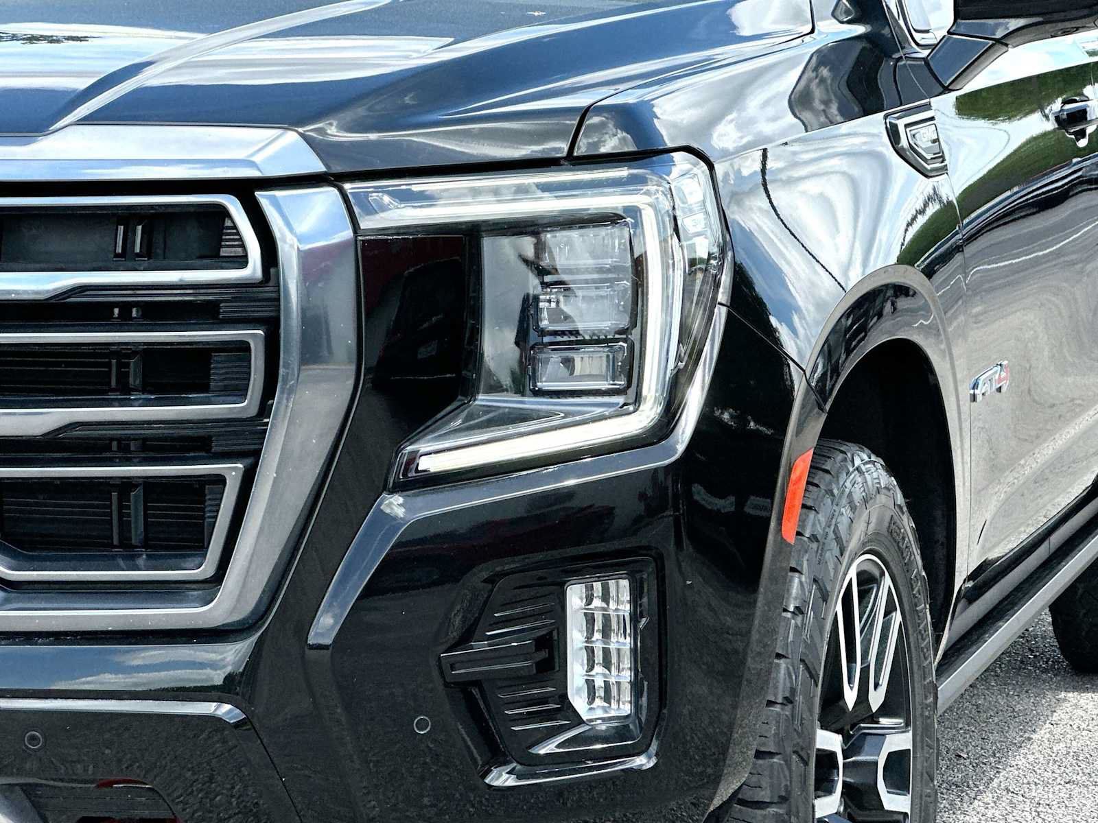 Used 2023 GMC Yukon AT4 w/ AT4 Premium Plus Package AWD/4WD image 16