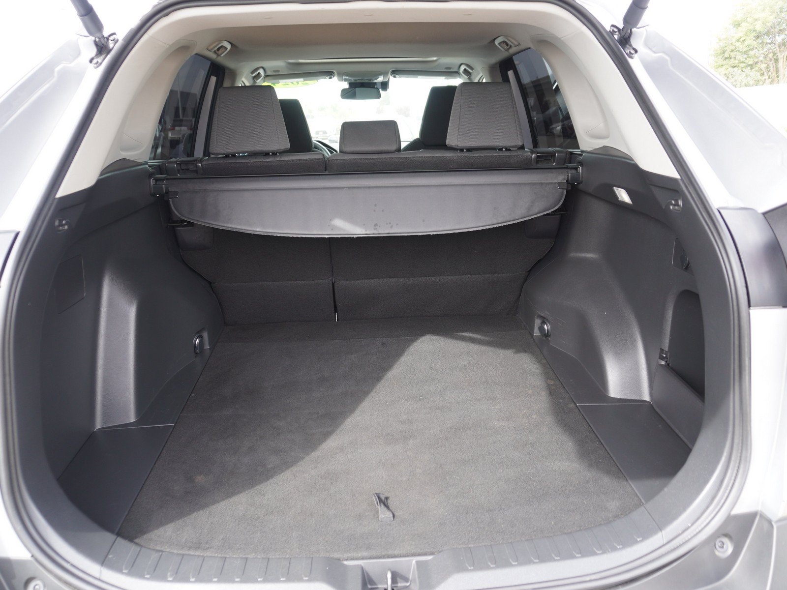Used 2024 Toyota RAV4 XLE w/ Convenience Package FWD image 11