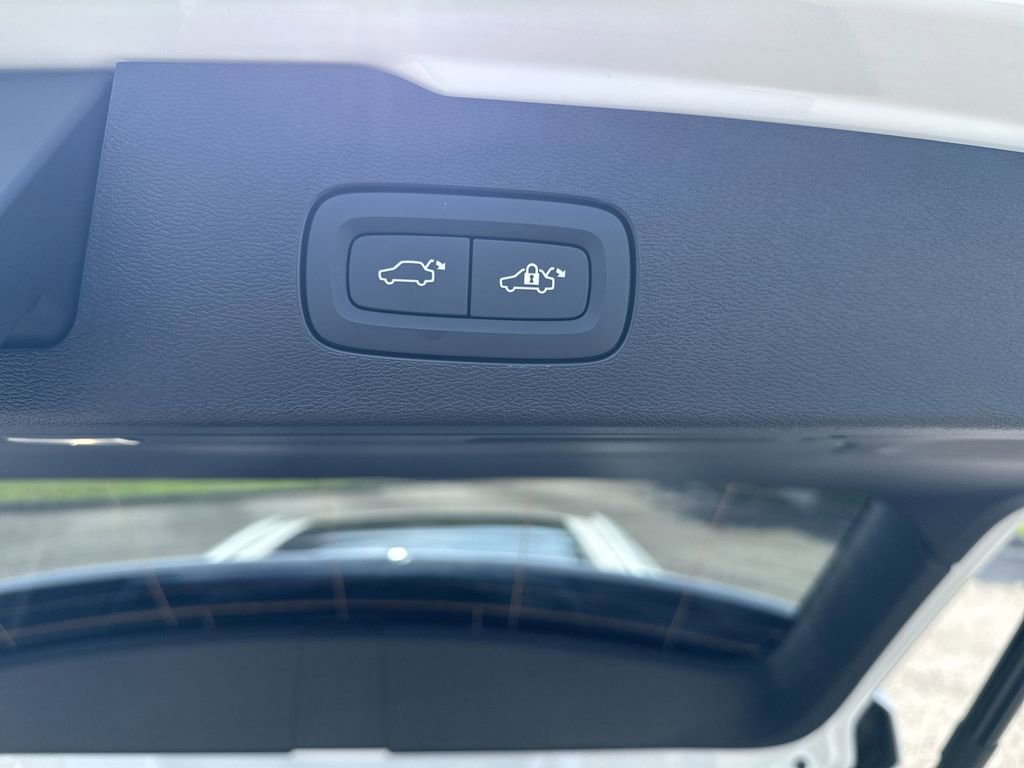 New 2026 Volvo V60 B5 Cross Country Plus w/ Protection Package Premier image 13