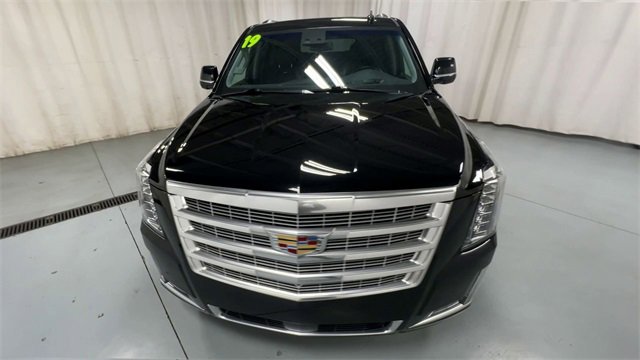 Used 2019 Cadillac Escalade ESV Premium Luxury w/ LPO, Radiant Package image 3