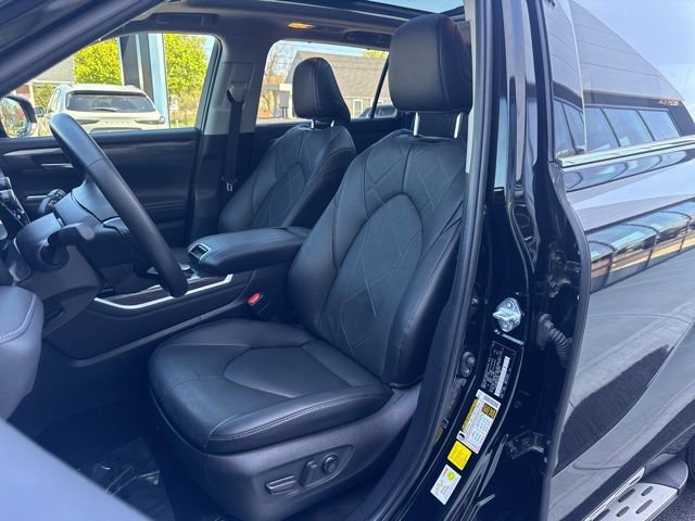 Used 2024 Toyota Highlander Platinum AWD/4WD image 11