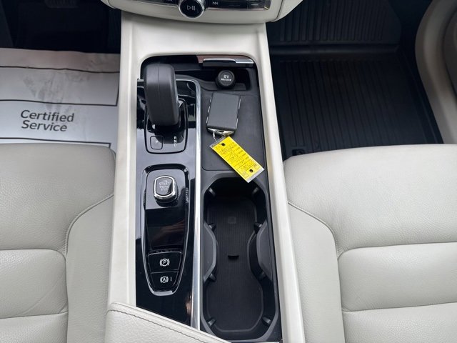 Used 2022 Volvo XC60 B5 Momentum w/ Climate Package image 25