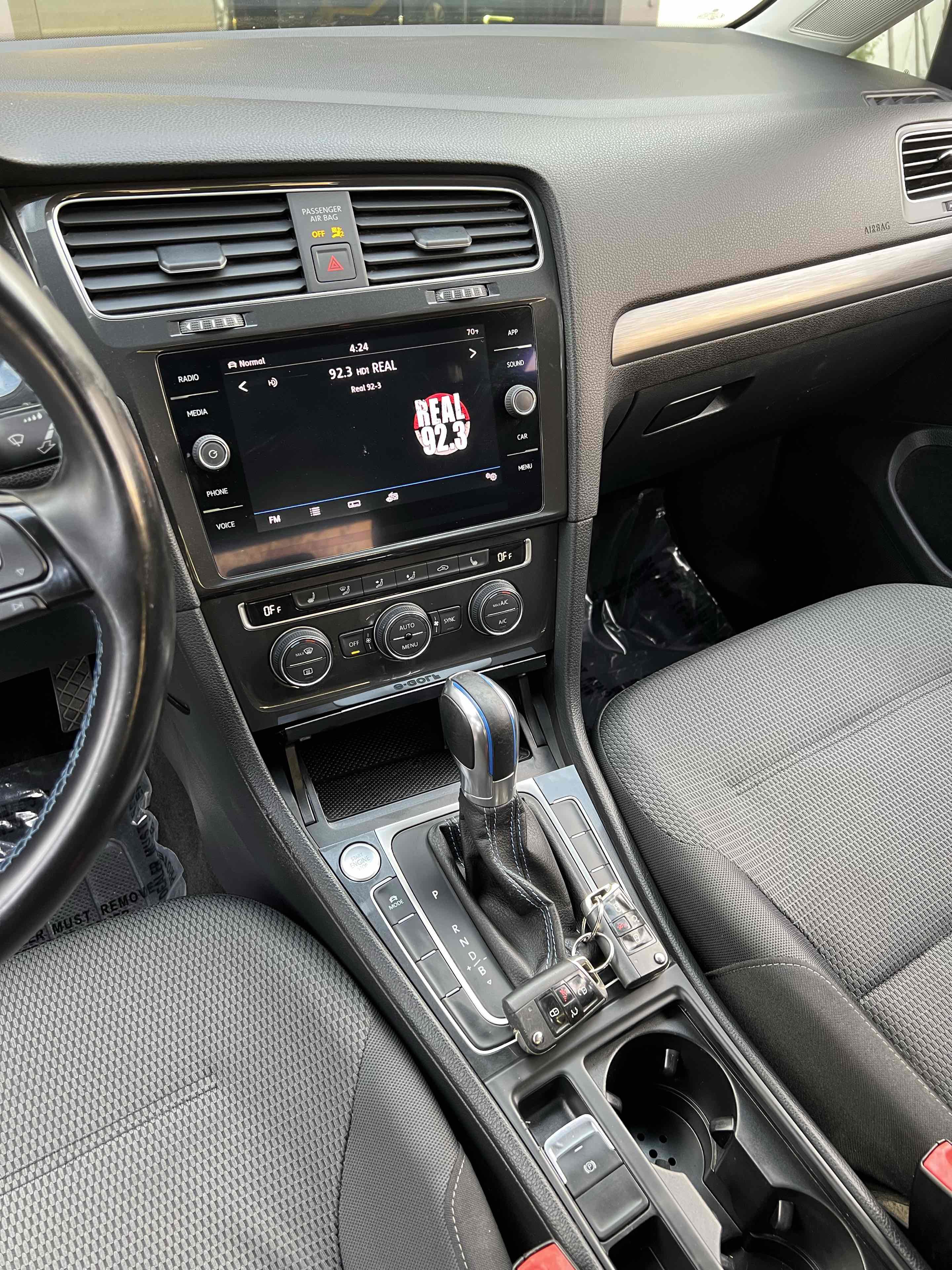 Used 2019 Volkswagen e-Golf SE w/ Driver Assistance Package image 39