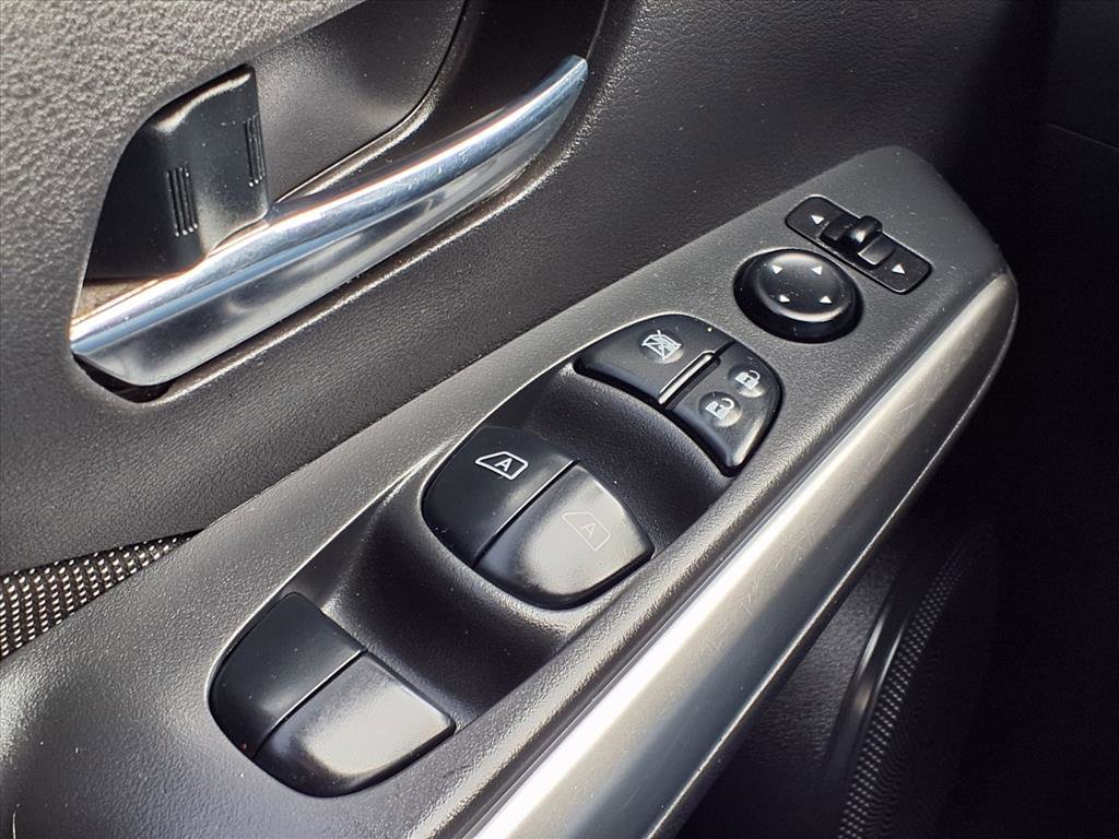 Used 2018 Nissan Kicks SV image 10