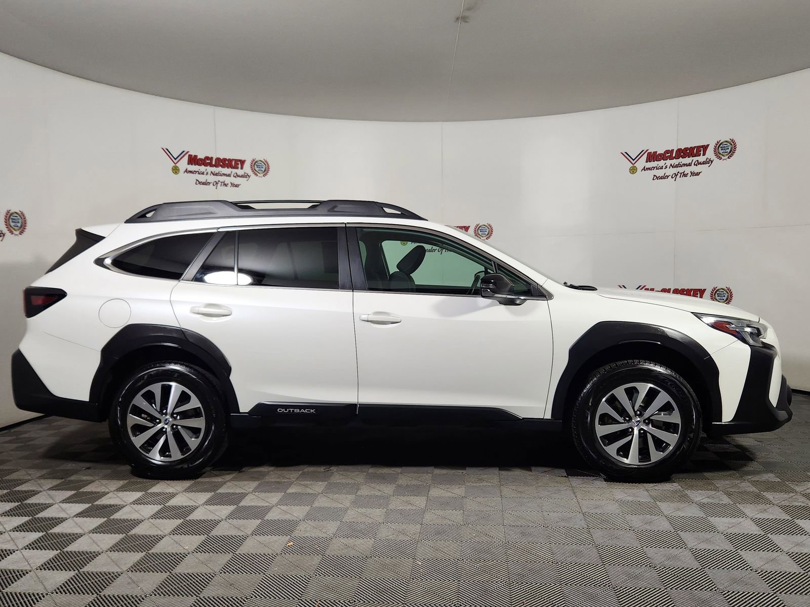 Used 2023 Subaru Outback Premium image 9