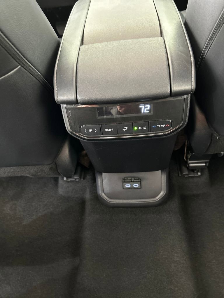 Used 2024 Toyota Highlander XLE image 17