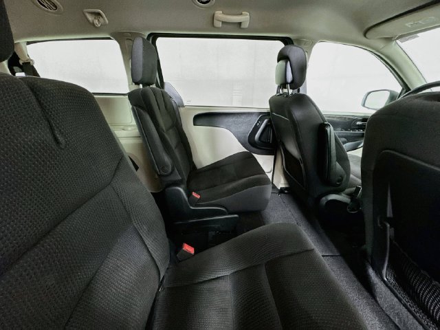 Used 2018 Dodge Grand Caravan SE w/ UConnect Hands-Free Group FWD image 23