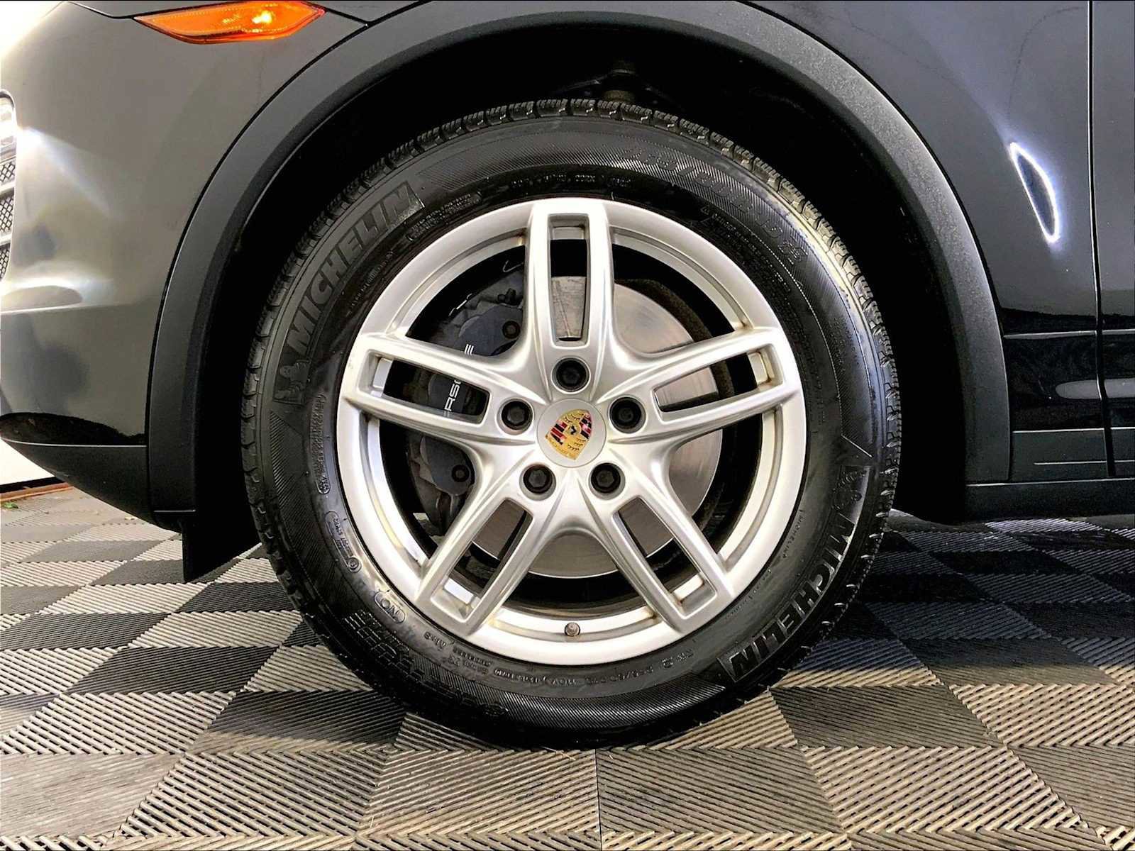 Used 2014 Porsche Cayenne Platinum Edition AWD/4WD image 11