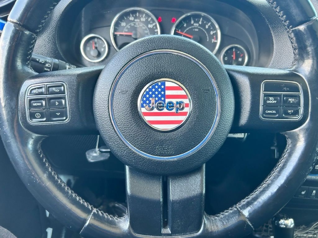 Used 2015 Jeep Wrangler Unlimited Rubicon w/ Connectivity Group AWD/4WD image 22