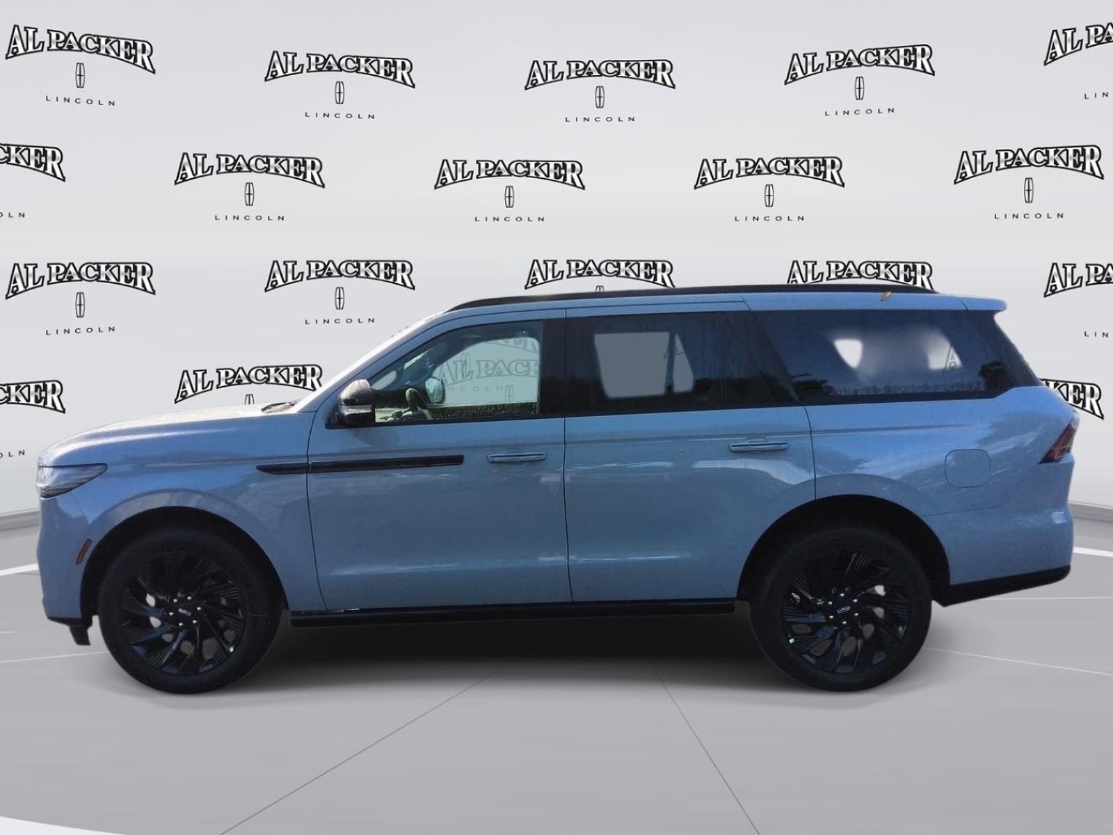 New 2027 Lincoln Navigator Reserve w/ Jet Appearance Package AWD/4WD image 2