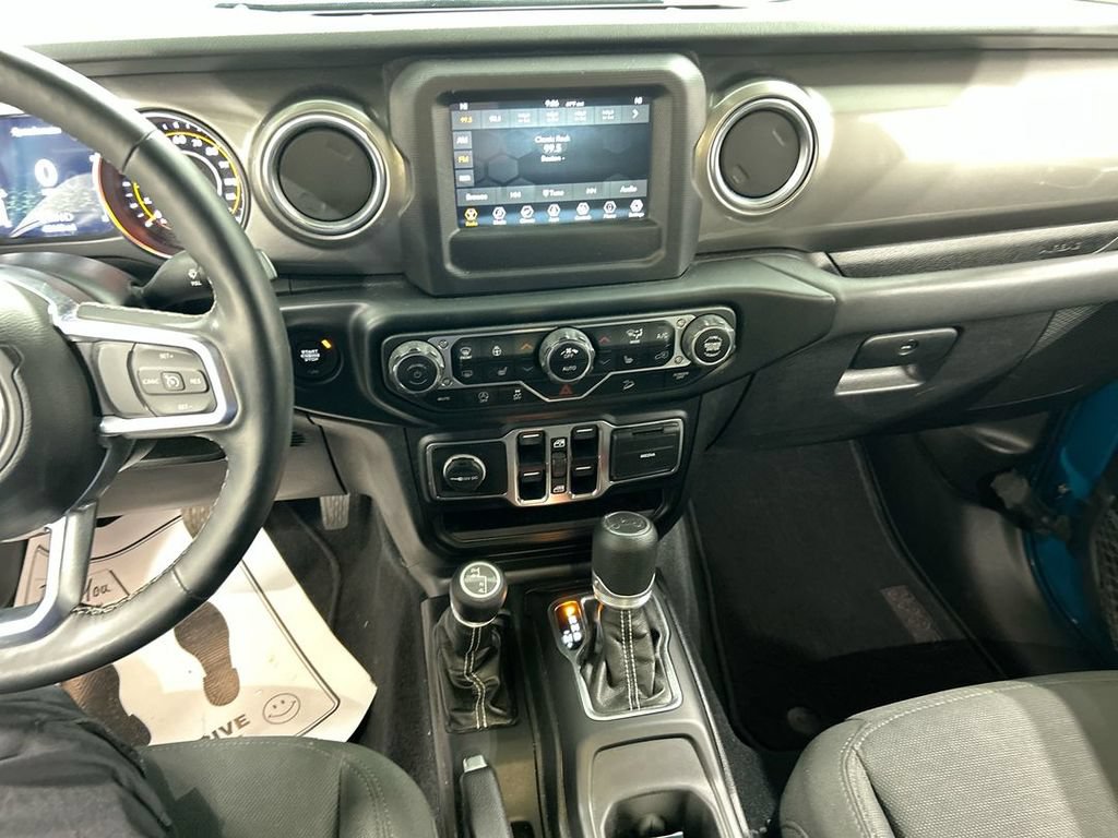 Used 2020 Jeep Wrangler Unlimited Sahara w/ LED Lighting Group AWD/4WD image 18