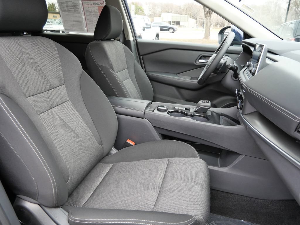 Used 2025 Nissan Rogue SV AWD/4WD image 15