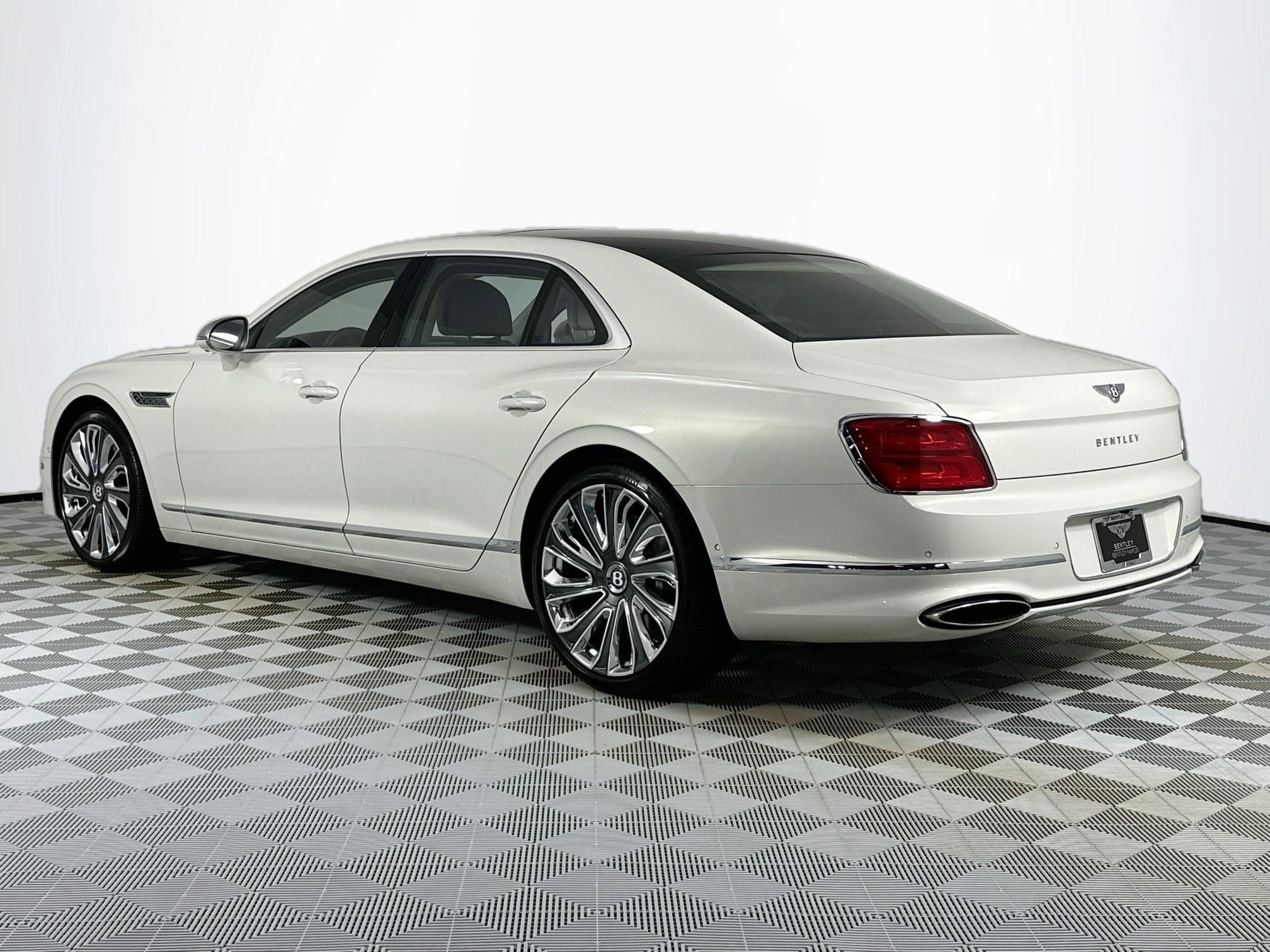 Used 2024 Bentley Flying Spur W12 image 3