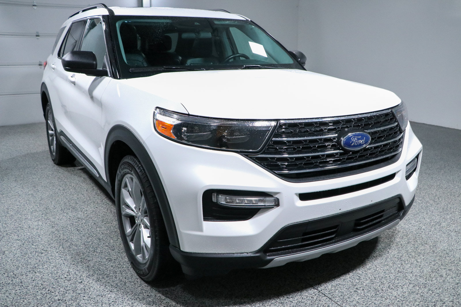 Used 2023 Ford Explorer XLT w/ Equipment Group 202A AWD/4WD image 5