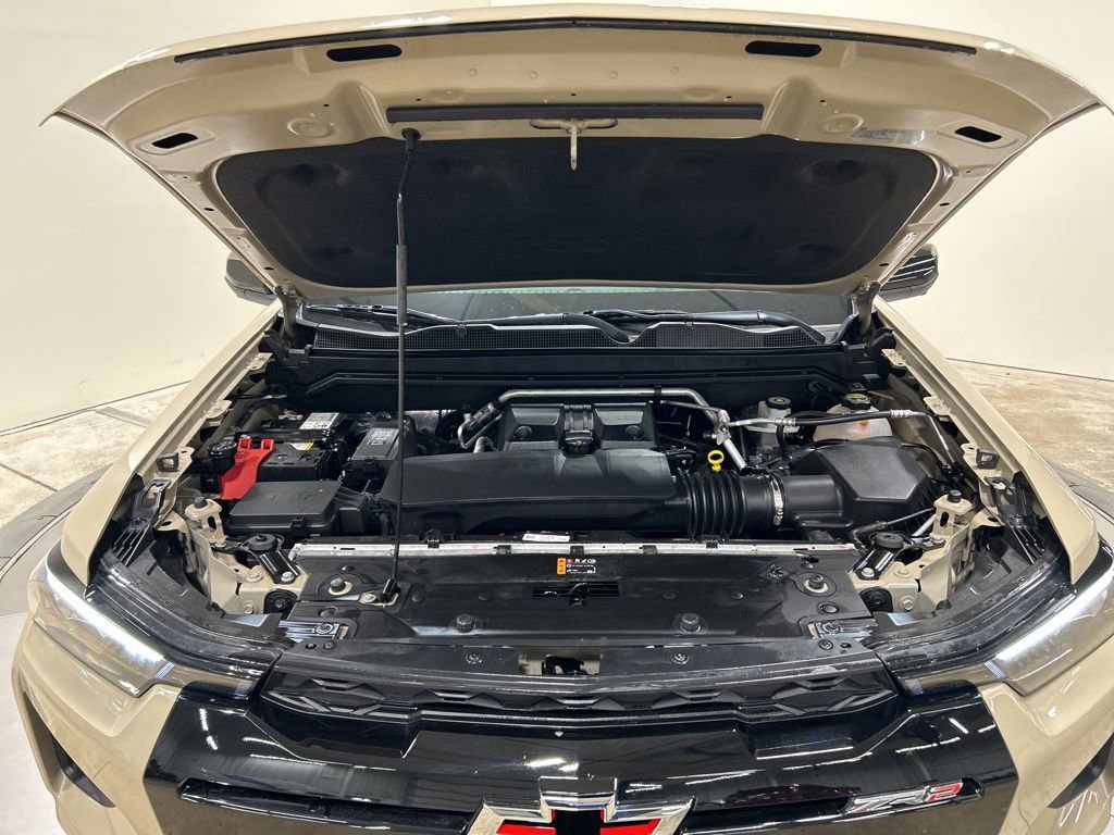 Used 2024 Chevrolet Colorado ZR2 w/ ZR2 Convenience Package III image 32