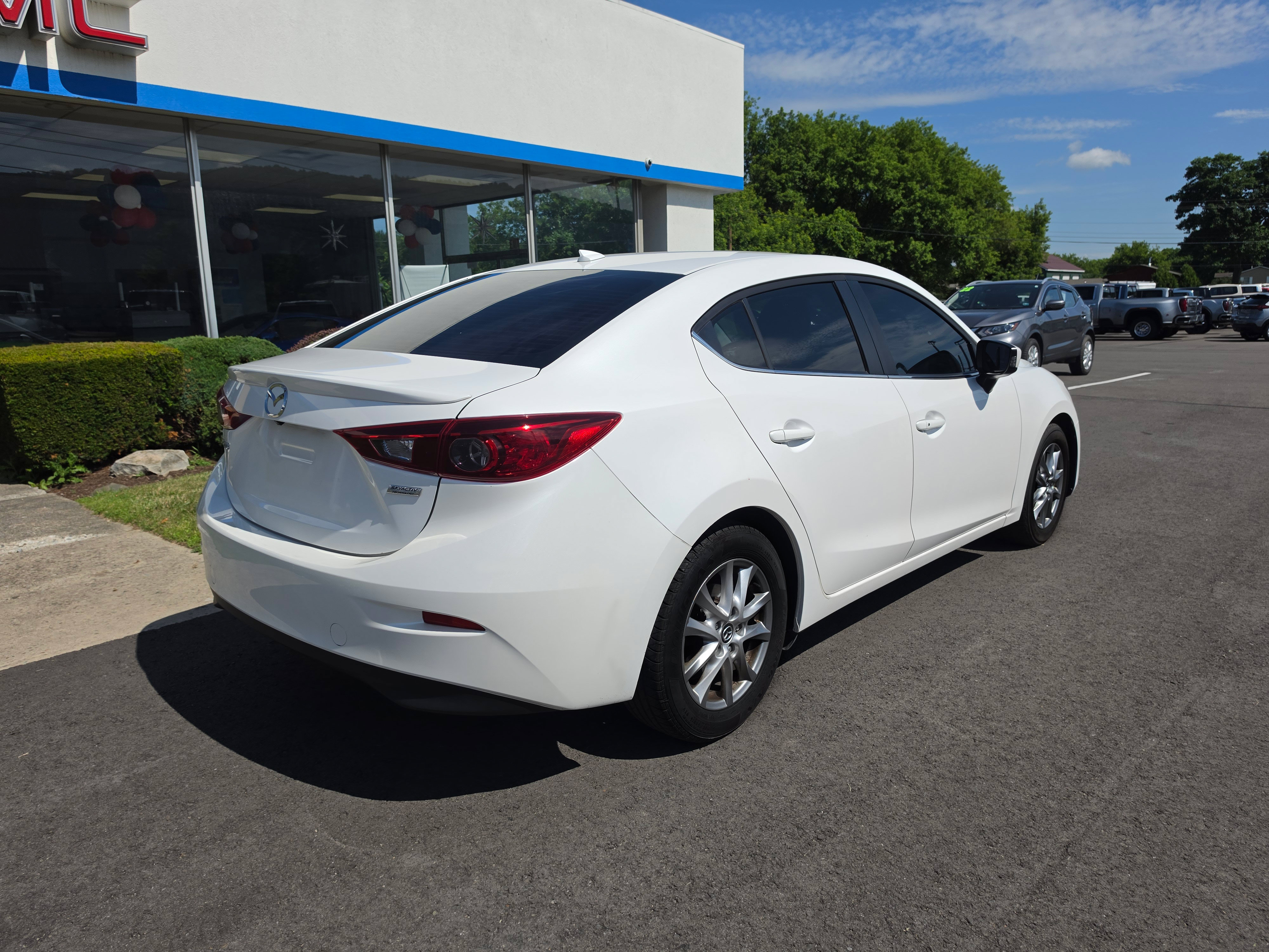 Used 2015 MAZDA MAZDA3 i Touring w/ Technology Package FWD image 3