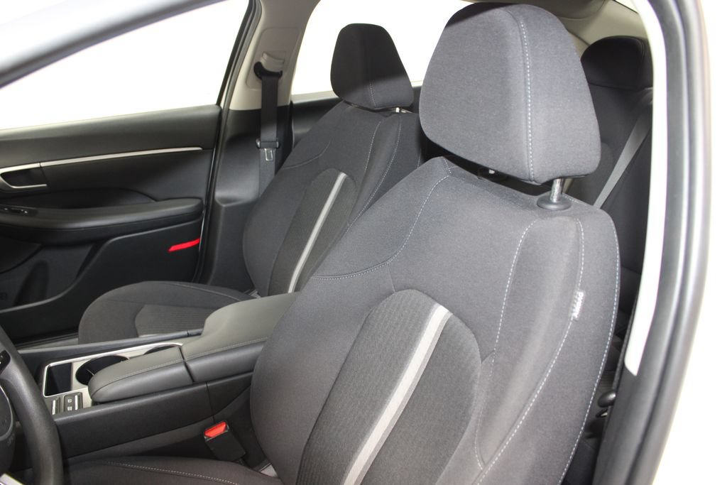 Used 2025 Hyundai Sonata SEL FWD image 14