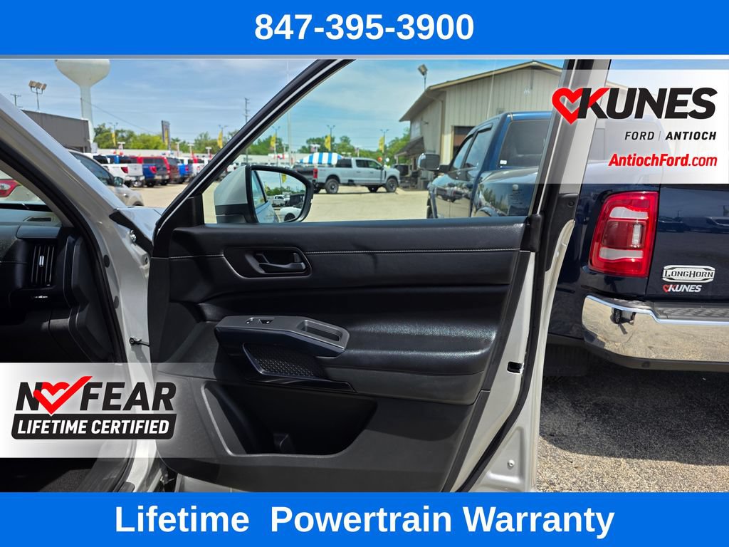 Used 2025 Nissan Pathfinder SV FWD image 36