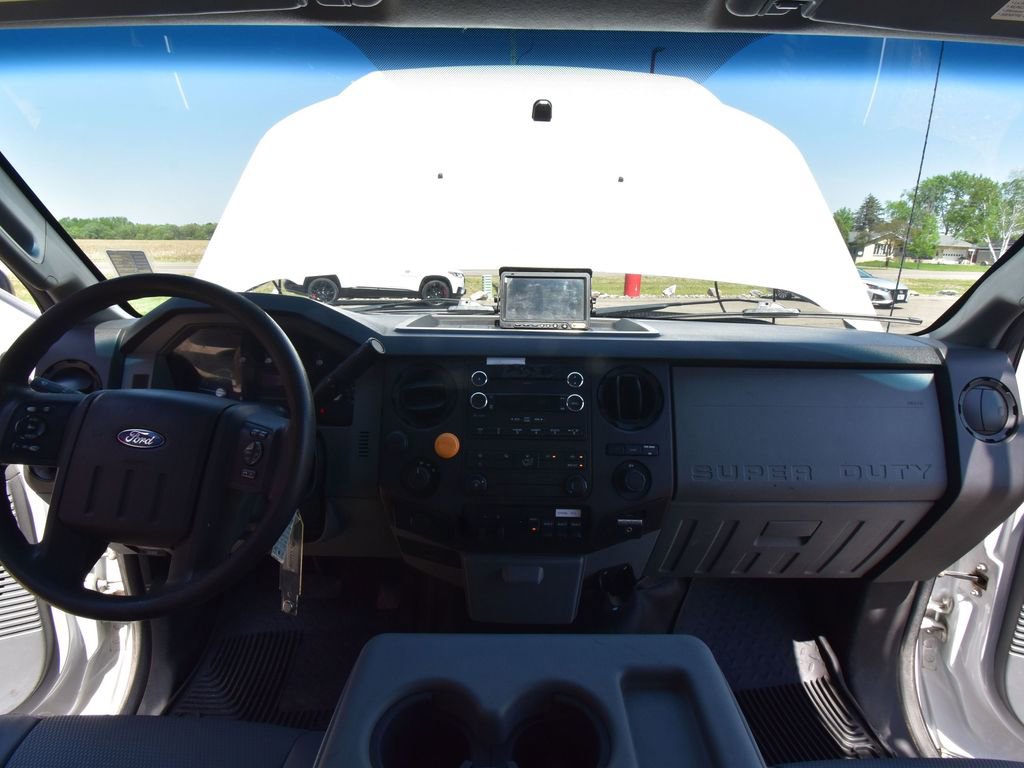 Used 2014 Ford F550 4x4 Regular Cab Super Duty image 31