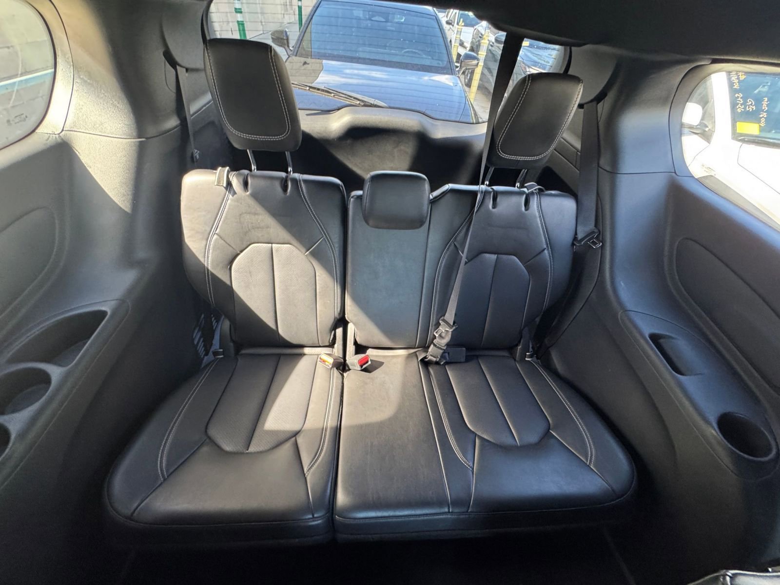 Used 2025 Chrysler Pacifica Select image 30