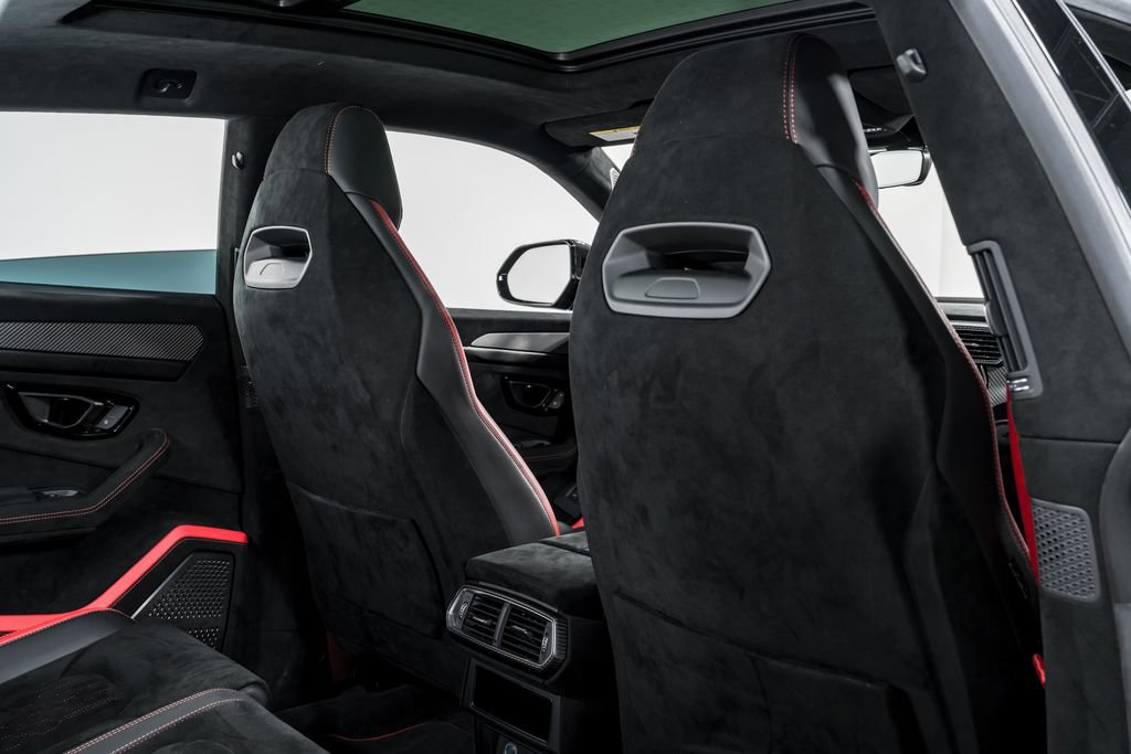 Used 2024 Lamborghini Urus Performante AWD/4WD image 36
