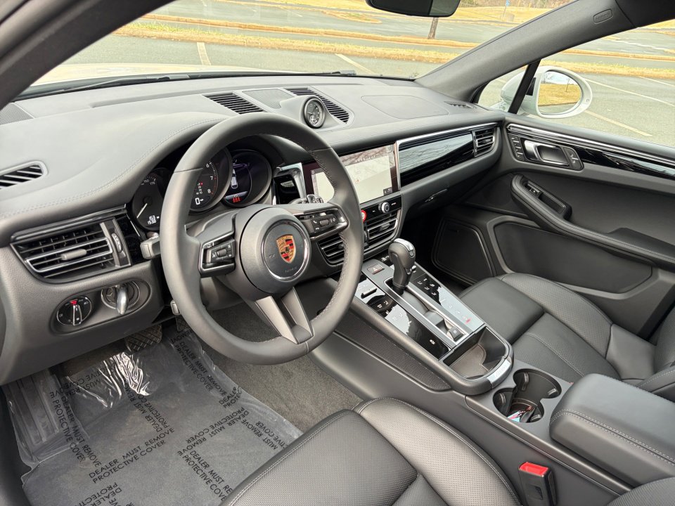 Certified 2026 Porsche Macan image 15