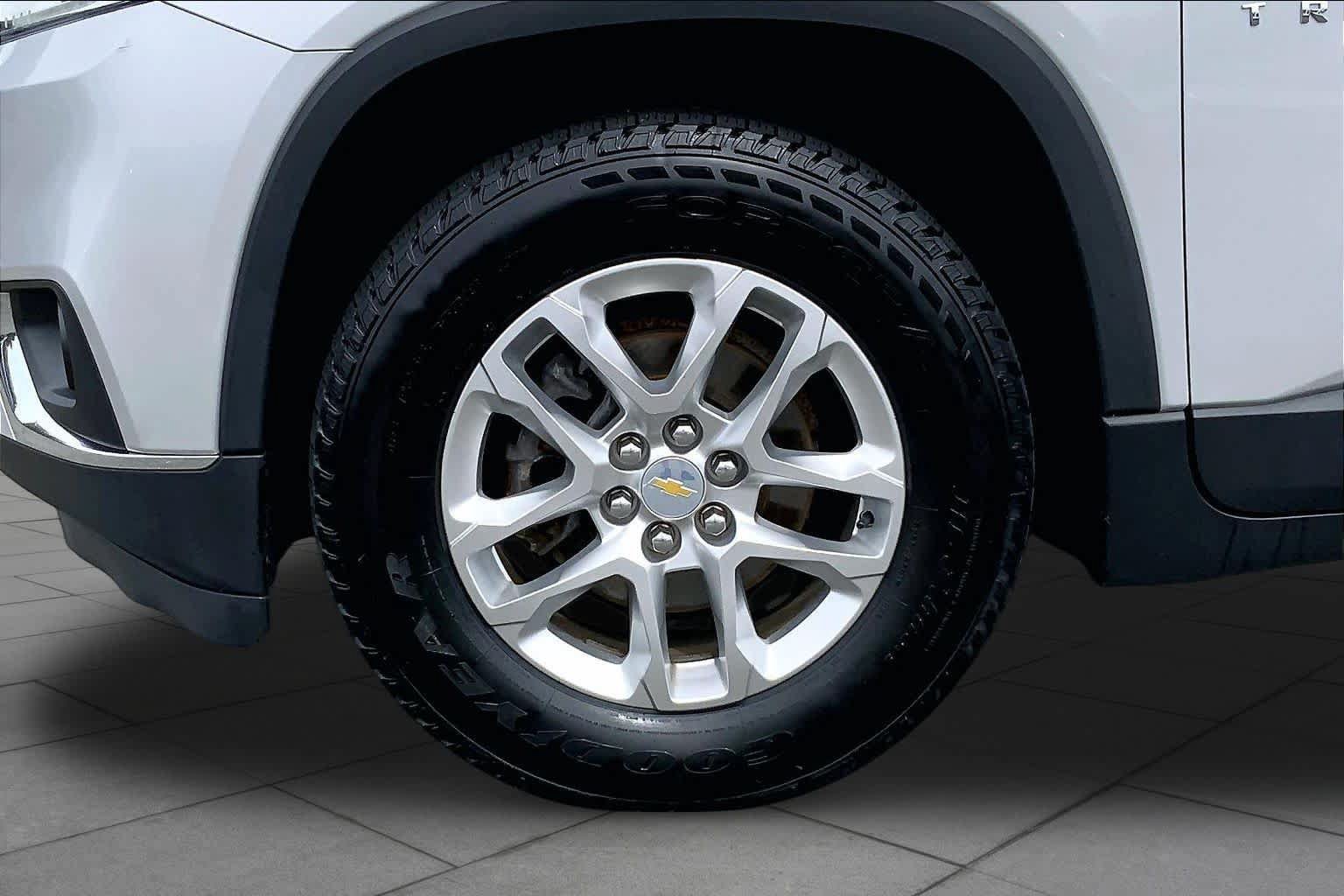 Used 2021 Chevrolet Traverse LT AWD/4WD image 11