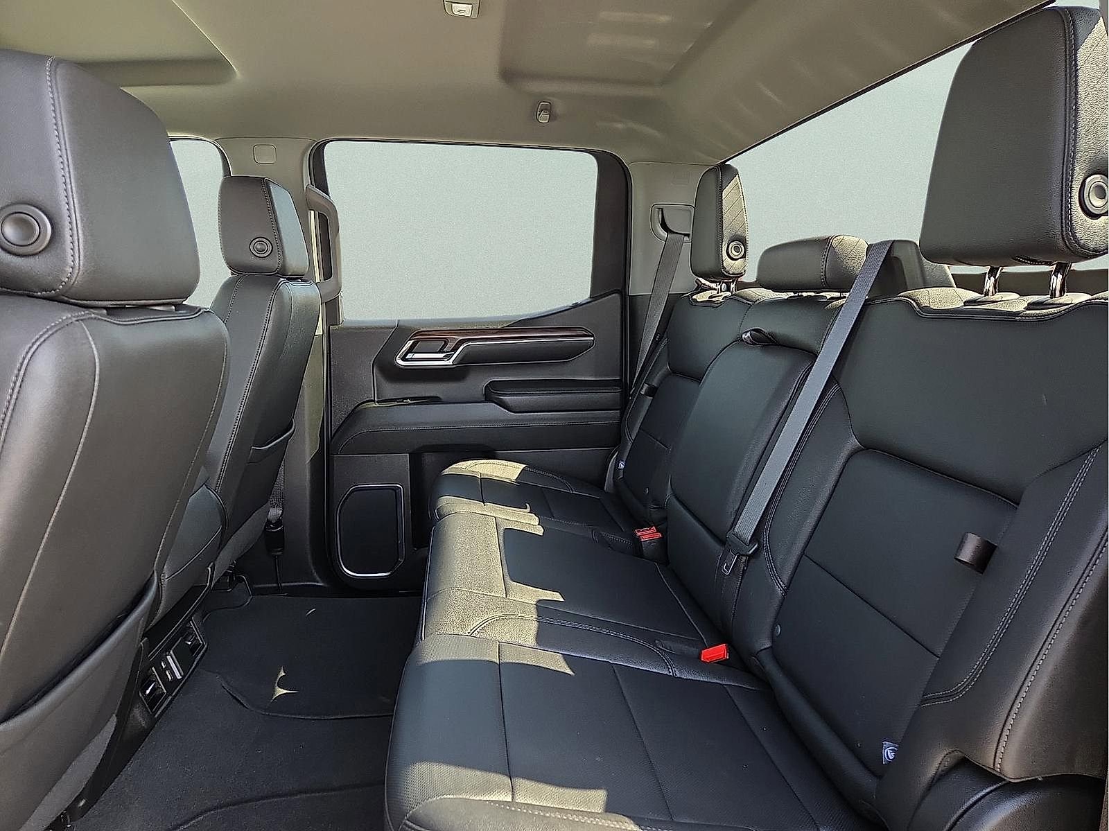 Used 2024 GMC Sierra 1500 SLT image 10